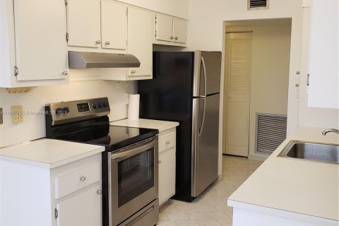 Condo in Miami, Florida, 2 bedrooms  № 1357153 - photo 14