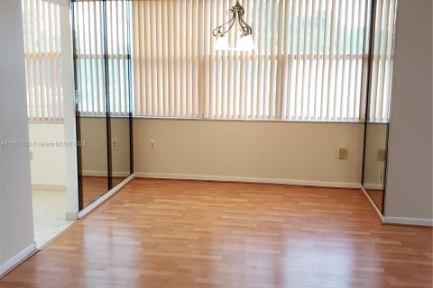 Condo in Miami, Florida, 2 bedrooms  № 1357153 - photo 16