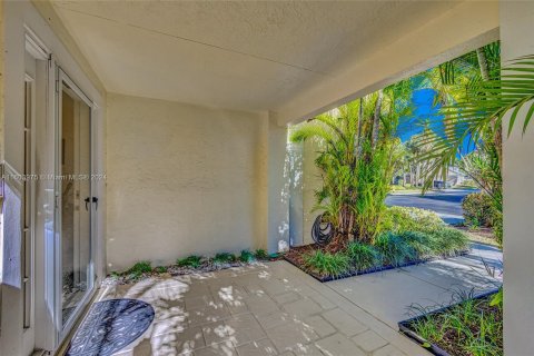 House in Palm Beach Gardens, Florida 2 bedrooms, 199.37 sq.m. № 1223720 - photo 8