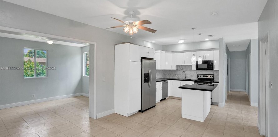 House in Fort Lauderdale, Florida 3 bedrooms, 131.64 sq.m. № 1418498