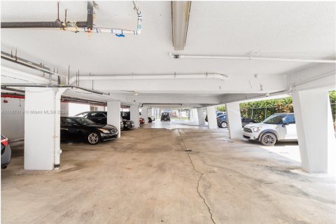 Condo in Miami Beach, Florida, 1 bedroom  № 1331464 - photo 18