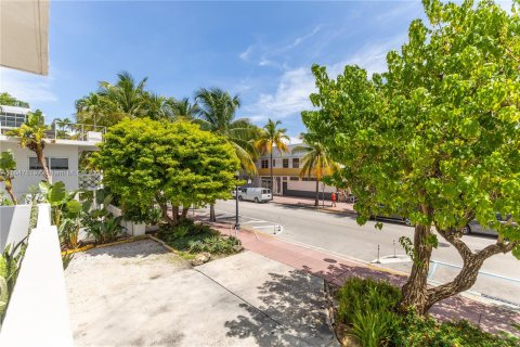 Condo in Miami Beach, Florida, 1 bedroom  № 1331464 - photo 21