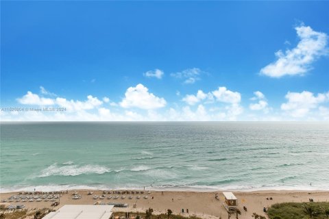 Condo in Hollywood, Florida, 1 bedroom  № 1033321 - photo 14