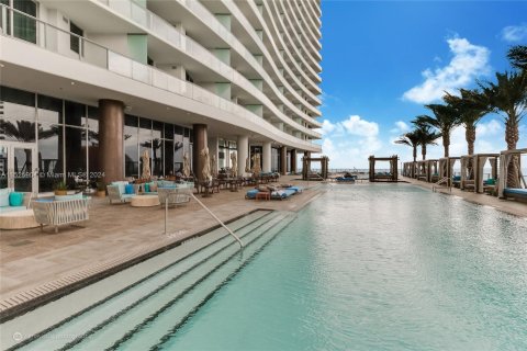 Condo in Hollywood, Florida, 1 bedroom  № 1033321 - photo 13