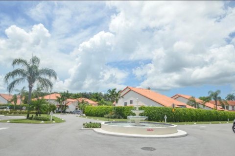 Townhouse in Wellington, Florida 3 bedrooms, 188.22 sq.m. № 1033788 - photo 1