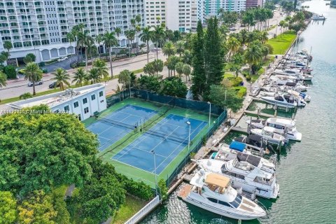 Condo in Miami Beach, Florida, 1 bedroom  № 1268729 - photo 8