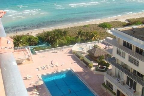 Condo in Miami Beach, Florida, 1 bedroom  № 1268729 - photo 2