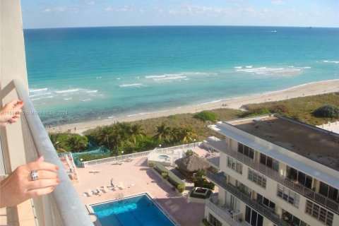 Condo in Miami Beach, Florida, 1 bedroom  № 1268729 - photo 1