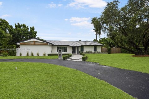 Villa ou maison à vendre à Palmetto Bay, Floride: 4 chambres, 170.29 m2 № 1268765 - photo 1