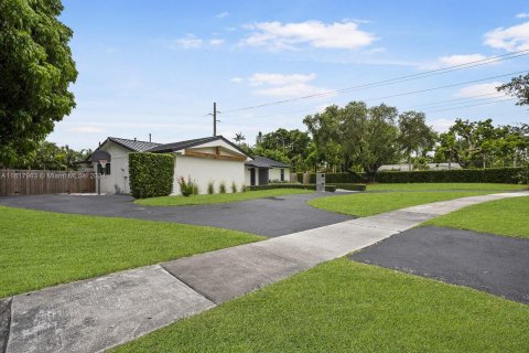 Villa ou maison à vendre à Palmetto Bay, Floride: 4 chambres, 170.29 m2 № 1268765 - photo 2