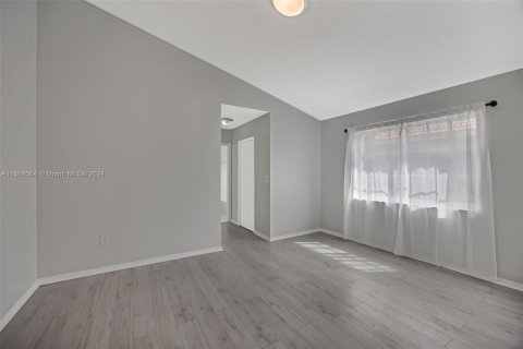 Casa en venta en Miami, Florida, 3 dormitorios, 136.47 m2 № 1381632 - foto 4