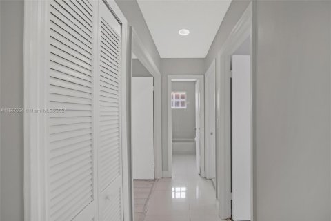 Casa en venta en Miami, Florida, 3 dormitorios, 136.47 m2 № 1381632 - foto 26