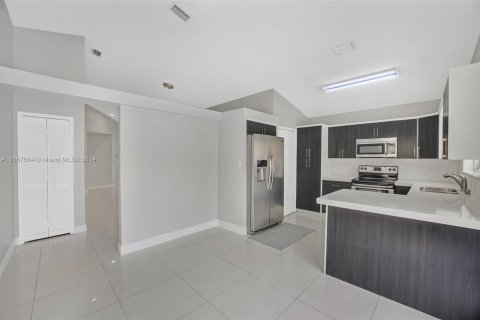 Villa ou maison à vendre à Miami, Floride: 3 chambres, 136.47 m2 № 1381632 - photo 10