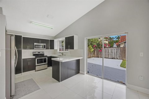 Casa en venta en Miami, Florida, 3 dormitorios, 136.47 m2 № 1381632 - foto 2