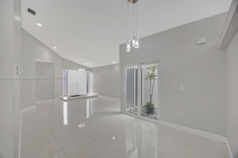 Villa ou maison à vendre à Miami, Floride: 3 chambres, 136.47 m2 № 1381632 - photo 5