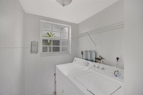 Casa en venta en Miami, Florida, 3 dormitorios, 136.47 m2 № 1381632 - foto 27