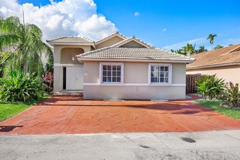 Villa ou maison à vendre à Miami, Floride: 3 chambres, 136.47 m2 № 1381632 - photo 1