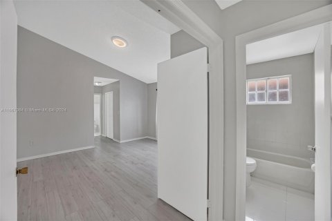 Villa ou maison à vendre à Miami, Floride: 3 chambres, 136.47 m2 № 1381632 - photo 13