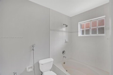 Casa en venta en Miami, Florida, 3 dormitorios, 136.47 m2 № 1381632 - foto 19