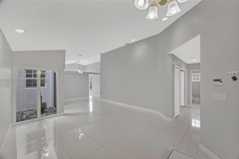 Villa ou maison à vendre à Miami, Floride: 3 chambres, 136.47 m2 № 1381632 - photo 7