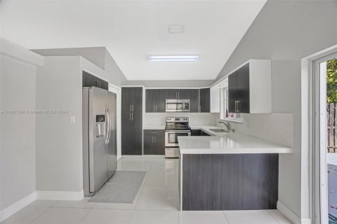 Casa en venta en Miami, Florida, 3 dormitorios, 136.47 m2 № 1381632 - foto 12