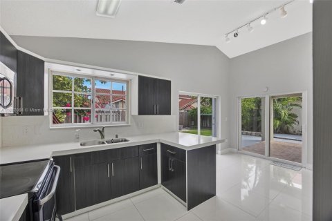 Casa en venta en Miami, Florida, 3 dormitorios, 136.47 m2 № 1381632 - foto 9