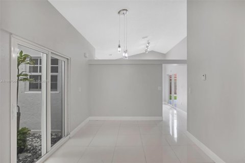 Villa ou maison à vendre à Miami, Floride: 3 chambres, 136.47 m2 № 1381632 - photo 8