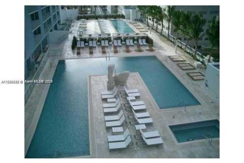 Condo in Miami, Florida, 1 bedroom  № 1049637 - photo 18