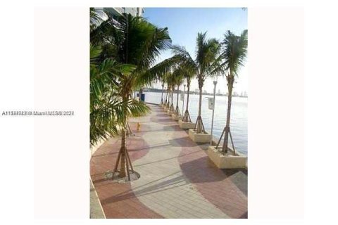 Condominio en venta en Miami, Florida, 1 dormitorio, 78.6 m2 № 1049637 - foto 17