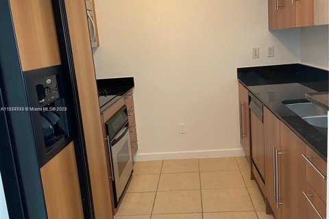 Condo in Miami, Florida, 1 bedroom  № 1049637 - photo 4