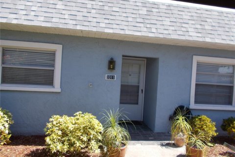 Condo in New Port Richey, Florida, 2 bedrooms  № 1243020 - photo 1