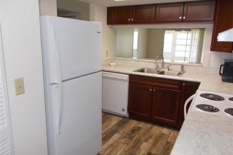 Condo in New Port Richey, Florida, 2 bedrooms  № 1243020 - photo 7