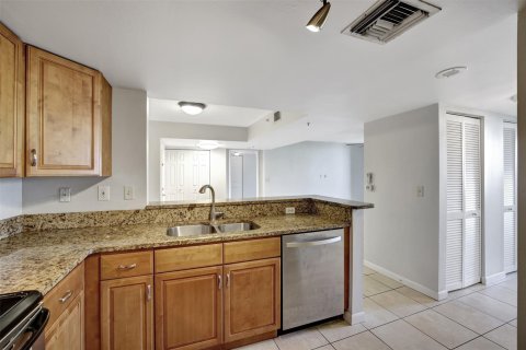 Condo in Fort Lauderdale, Florida, 2 bedrooms  № 1075720 - photo 21