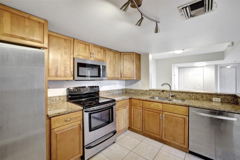 Condo in Fort Lauderdale, Florida, 2 bedrooms  № 1075720 - photo 22