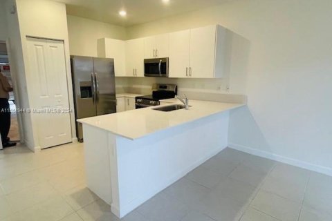 Townhouse in Lauderhill, Florida 3 bedrooms № 1071140 - photo 10