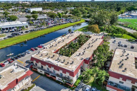 Condo in Pinecrest, Florida, 3 bedrooms  № 1241096 - photo 24