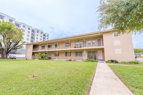 Condo in Hialeah, Florida, 1 bedroom  № 1385552 - photo 3