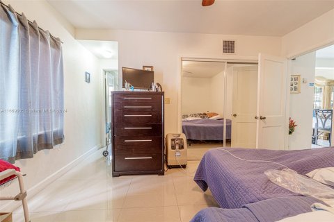 Condominio en venta en Hialeah, Florida, 1 dormitorio, 74.32 m2 № 1385552 - foto 10