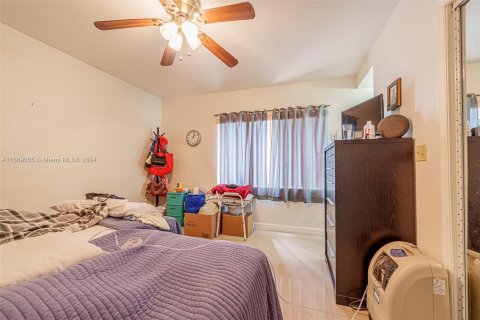 Condo in Hialeah, Florida, 1 bedroom  № 1385552 - photo 9