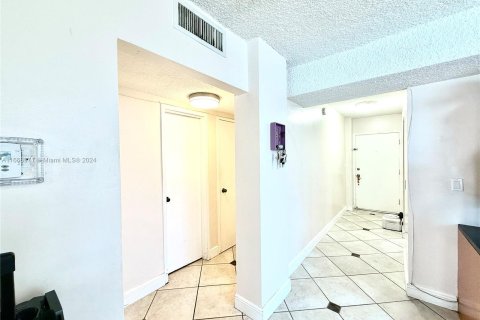 Copropriété à vendre à North Miami Beach, Floride: 2 chambres, 100.61 m2 № 1385551 - photo 6