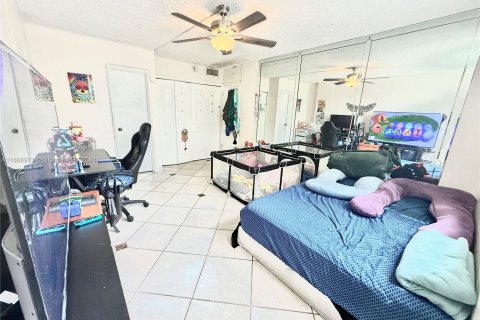 Copropriété à vendre à North Miami Beach, Floride: 2 chambres, 100.61 m2 № 1385551 - photo 13