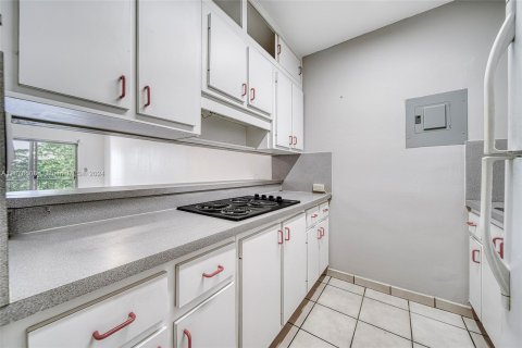 Купить кондоминиум в Майами, Флорида 2 спальни, 70.88м2, № 1410437 - фото 3