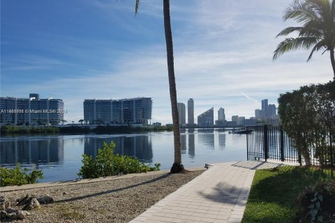 Condo in Aventura, Florida, 2 bedrooms  № 1331223 - photo 25