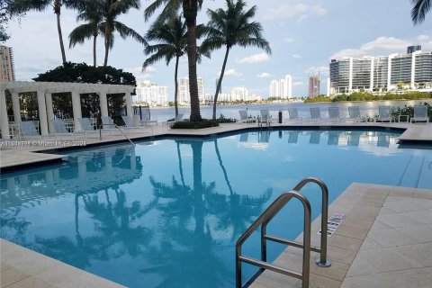 Condo in Aventura, Florida, 2 bedrooms  № 1331223 - photo 22