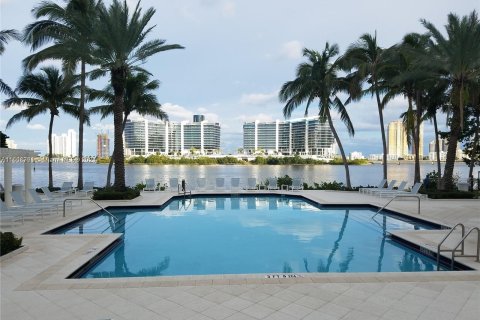 Condo in Aventura, Florida, 2 bedrooms  № 1331223 - photo 1