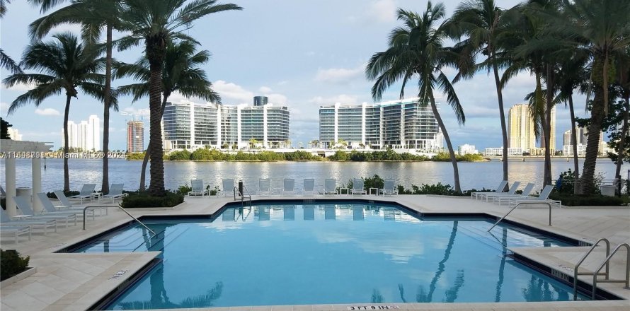 Condo à Aventura, Floride, 2 chambres  № 1331223