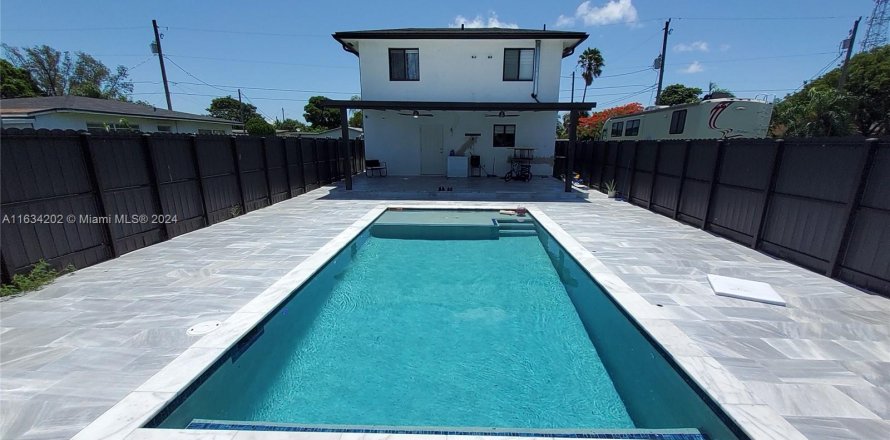 House in Miami, Florida 3 bedrooms, 162.67 sq.m. № 1304787