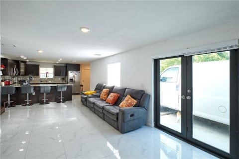 House in Miami, Florida 3 bedrooms, 162.67 sq.m. № 1304787 - photo 8