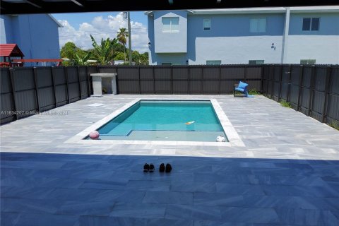 House in Miami, Florida 3 bedrooms, 162.67 sq.m. № 1304787 - photo 28