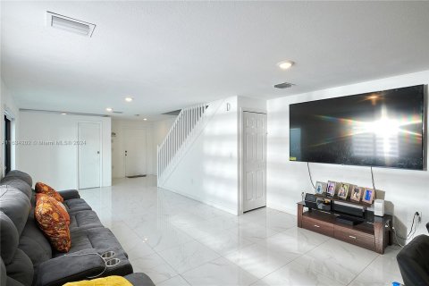 Villa ou maison à vendre à Miami, Floride: 3 chambres, 162.67 m2 № 1304787 - photo 6